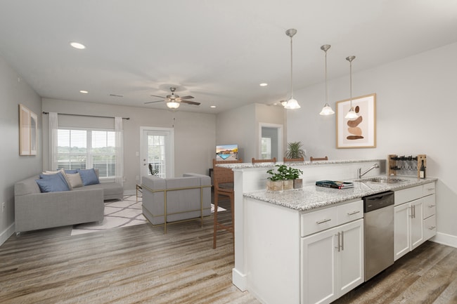 Building Photo - The Pointe at Five Oaks