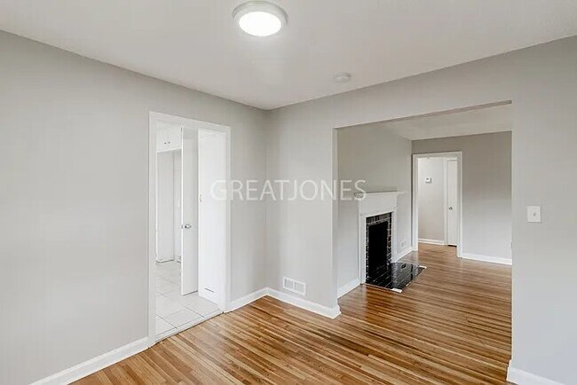 Building Photo - 855 78th St S