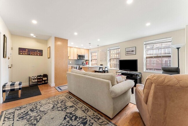 Building Photo - 13 Bowdoin St
