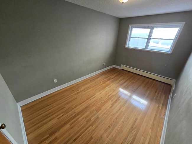 Building Photo - 246-246 Home St