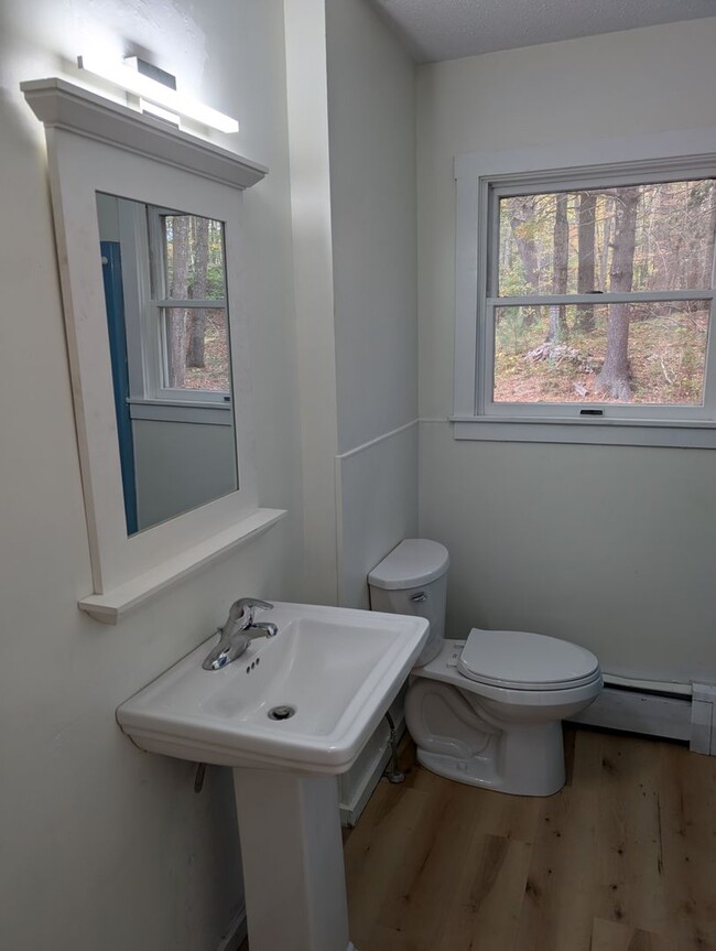 Building Photo - 3 Bed Bath House, Close to Trails