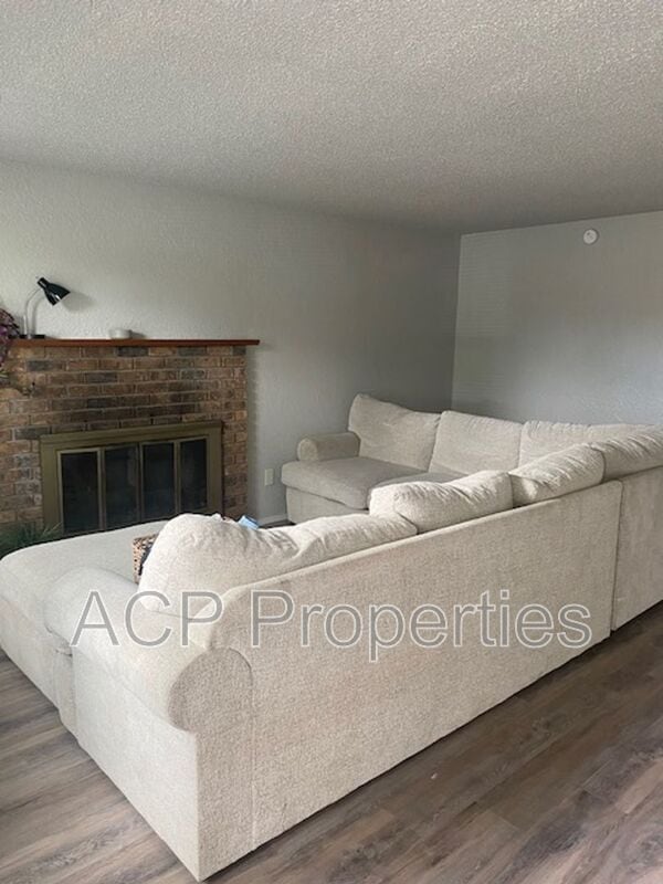 Foto del edificio - 3618 E Rusley Dr