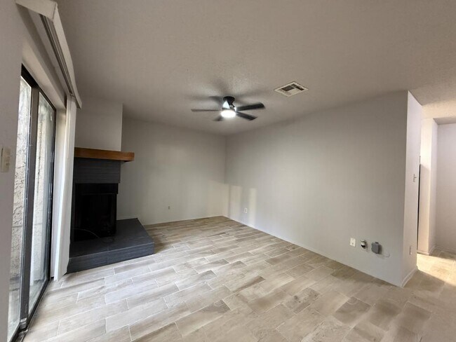 Building Photo - 9383 Pagewood Ln