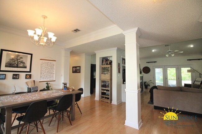 Foto del edificio - Stunning 3 Bedroom Home in the Heart of De...