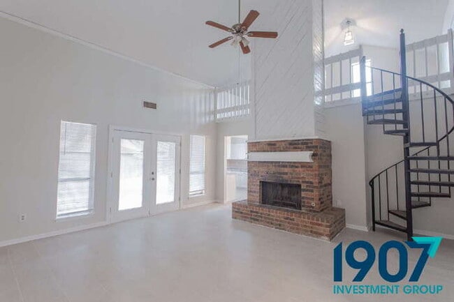 Building Photo - Stunning 3-Bedroom Home with Dramatic Vaulted Ceilings and Loft in OKC!