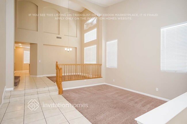 Foto del edificio - 915 Golden Poppy St