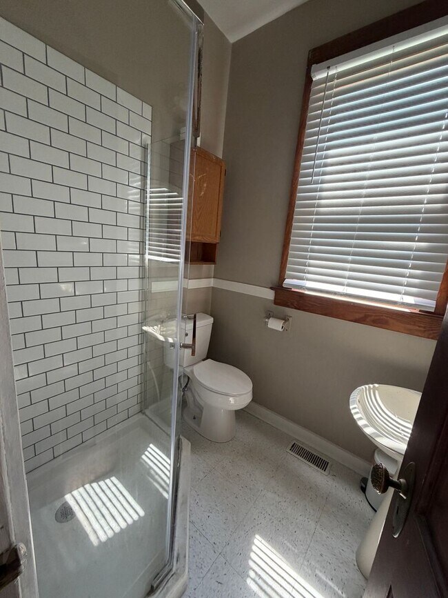 Foto del edificio - Newly Renovated 3 Bedroom, 2 Bathroom in the Heart of West Central