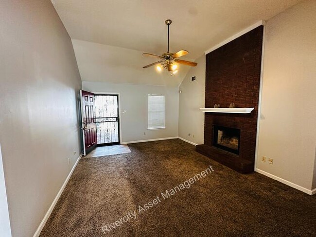 Building Photo - Goegeous corner lot home for rent. Great r...