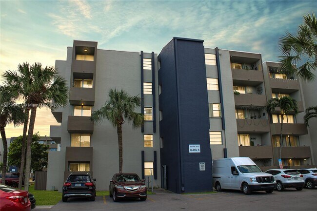 Foto del edificio - 10090 NW 80TH CT Unit 1245