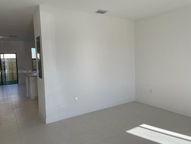 Foto del edificio - 825 NE 211th St