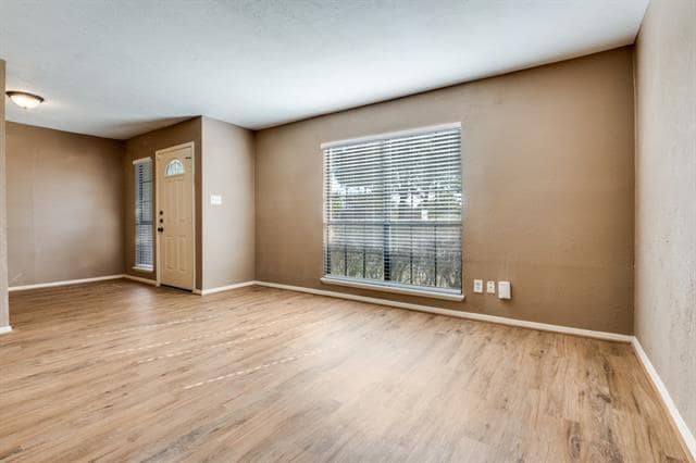 Building Photo - 801 Wood Glen