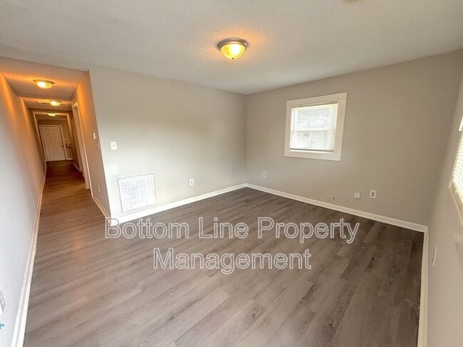 Building Photo - 910 N Morris St