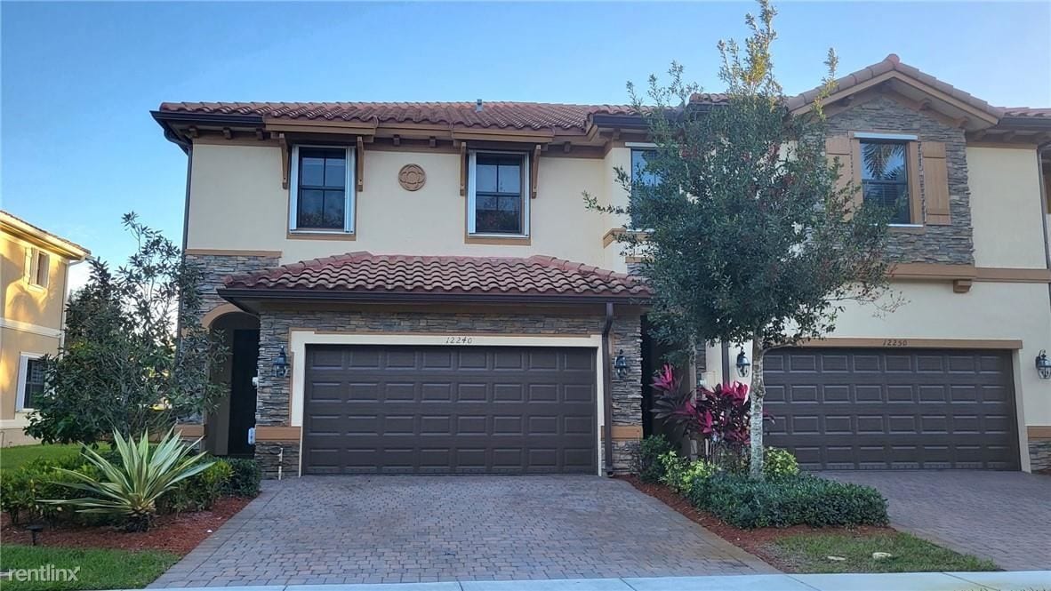Primary Photo - 3 br, 2.5 bath Townhome - 12240 Village Pl