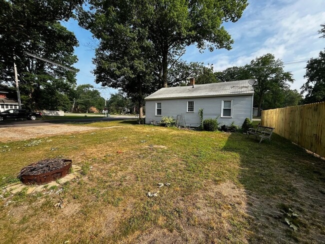 Building Photo - 418 W Lakewood Blvd