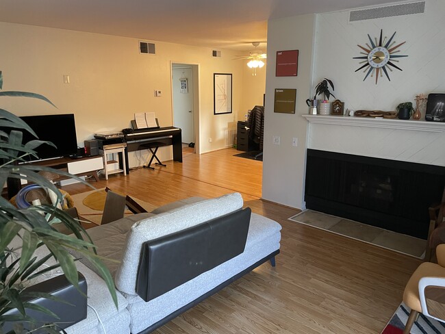 Building Photo - 31535 Lindero Canyon Rd