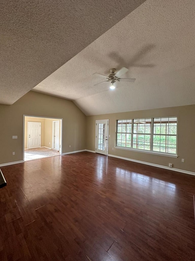 Building Photo - 910 Crawford Cir