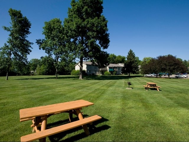 Picnic Area - Maple Park Terraces