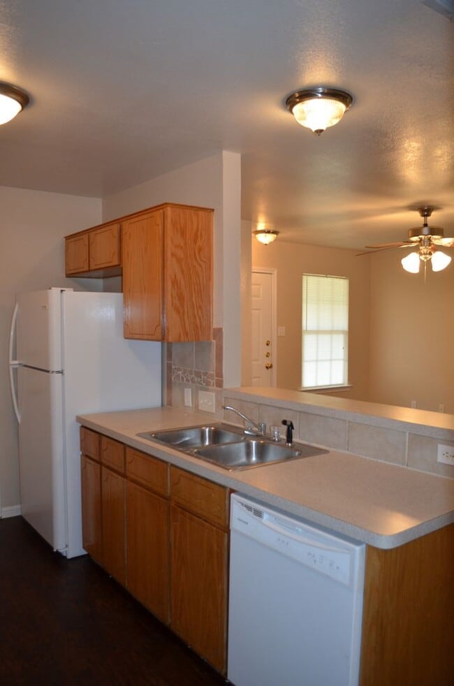 Building Photo - 933 Ramblewood St