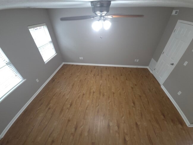 Living room - 366 E Mithoff St