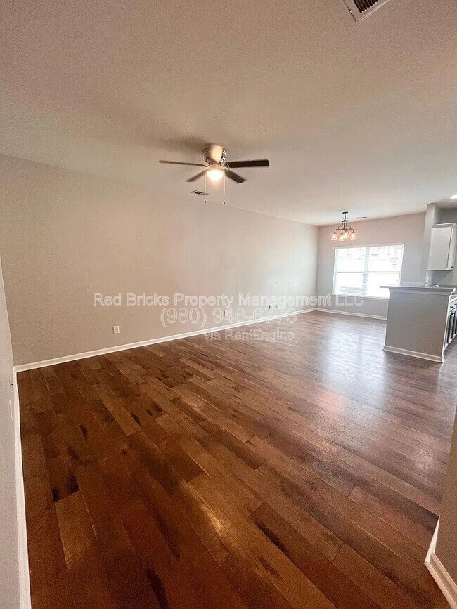 Foto del edificio - 4630 Craigmoss Ln