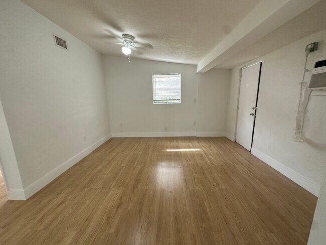 Foto del edificio - 500 NW 10th Ave