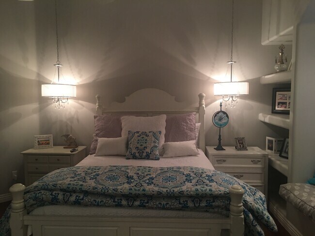 Foto del edificio - 1225 E Warner Rd