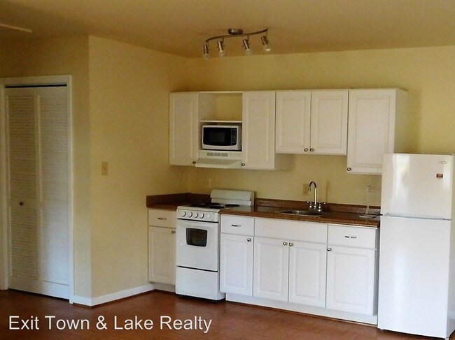 Building Photo - 1 br, 1 bath House - 200 E. Pine St.