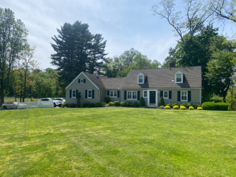 Primary Photo - 810 Holmdel Rd