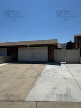 Building Photo - 3809 Eisenhower Dr