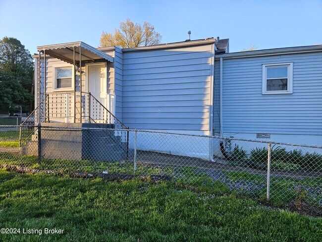 Foto del edificio - 4356 Lonsdale Ave