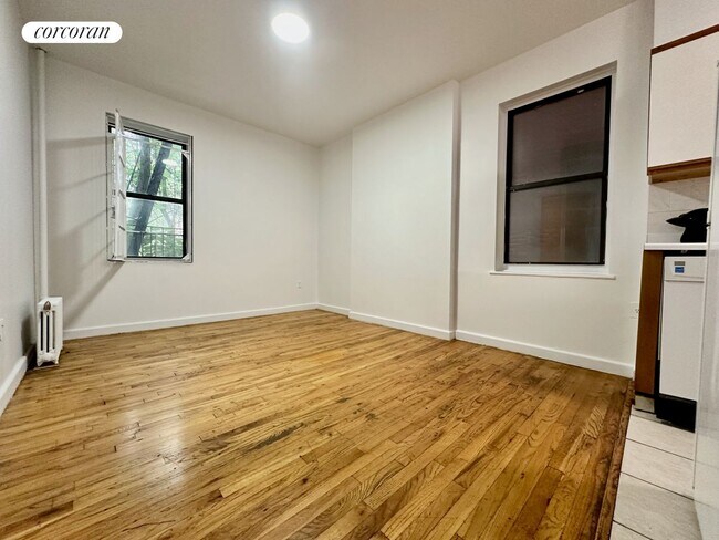 Building Photo - 206 St Nicholas Ave