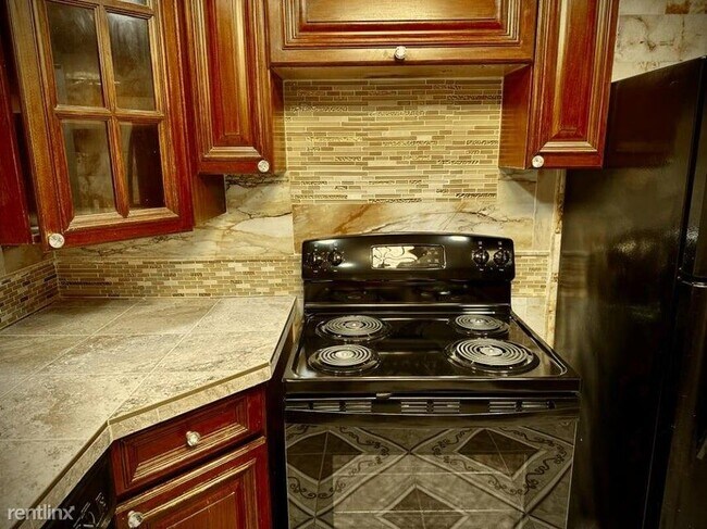 Building Photo - 3 br, 2 bath House - 610 NW 13th St Apt 23