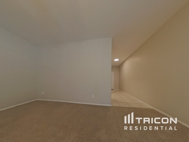 Foto del edificio - 30928 W Picadilly Rd
