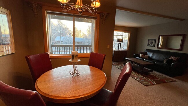 Building Photo - 2 Bedroom Jewel Lake Condo with Beautiful ...