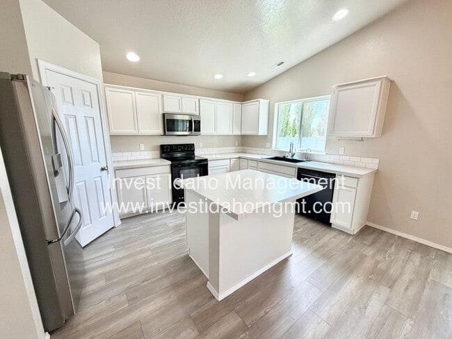 Building Photo - 1441 W Sahara Dr