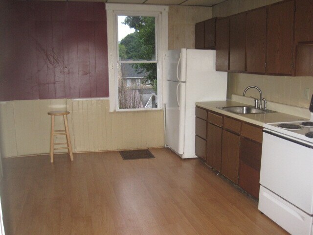 Foto del edificio - 213 E Logan St