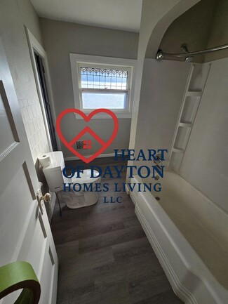 Building Photo - 1736 E 3rd St