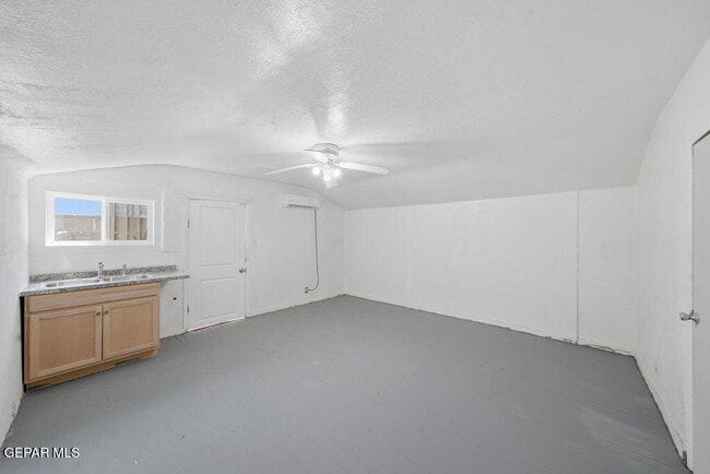 Building Photo - 5833 Ybarra Ct