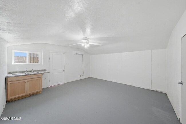 Foto del edificio - 5833 Ybarra Ct