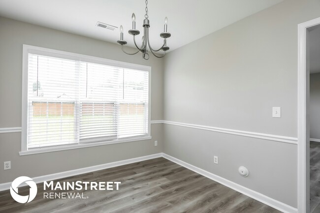 Building Photo - 1506 Hamilton Hills Dr