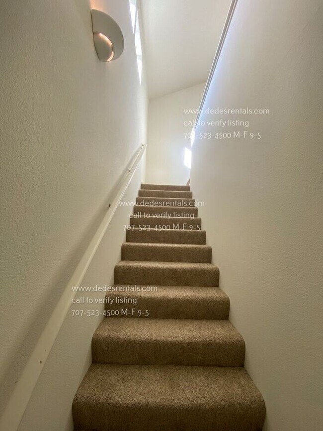 Building Photo - 1227 Hidden Creek Pl