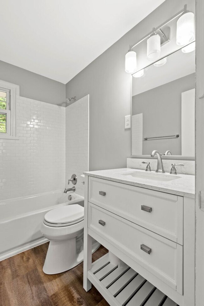 Foto del edificio - GORGEOUS 3 BEDROOM HOUSE IN SCOTT TOWNSHIP...