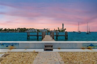 Building Photo - 2508 Bay Dr