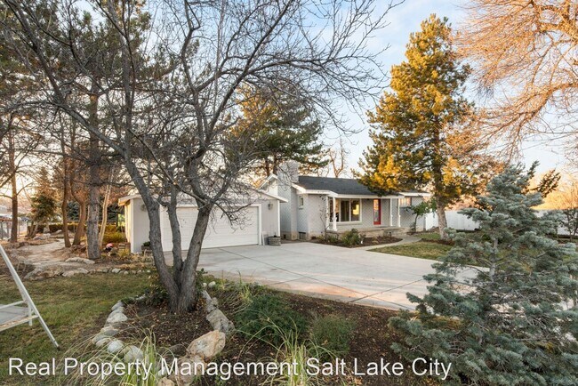 Foto del edificio - 5 br, 2 bath House - 6824 S 700 E