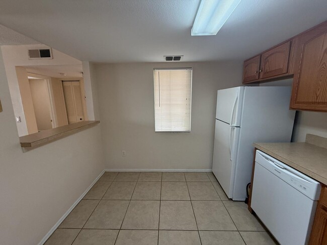 Foto del edificio - 8144 Fairways Cir