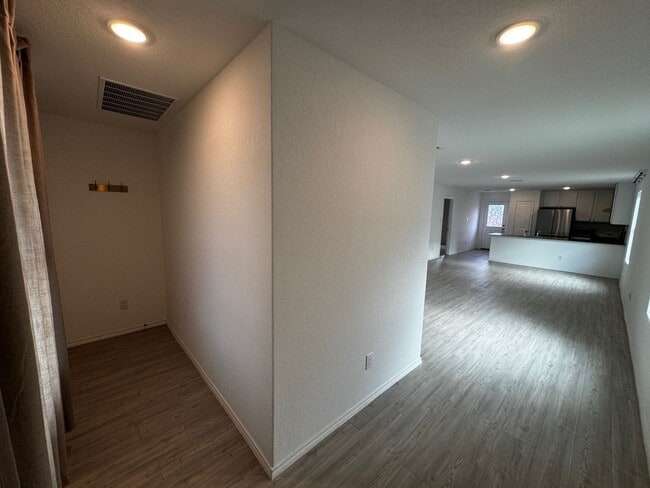 Foto del edificio - Modern 2024 New-Build with Open-Concept Living and Private Primary Suite in Waterwheel Subdivision