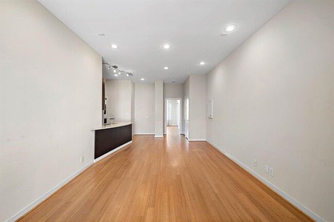 Building Photo - 806 Jackson Hill St