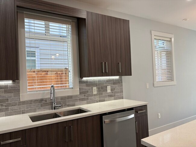 Photo du bâtiment - 1015 Stockwell Ave