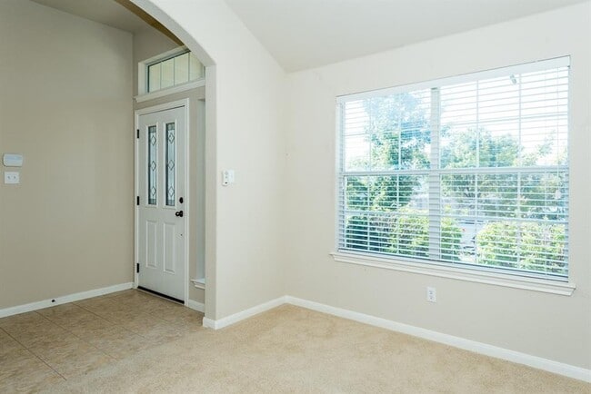 Building Photo - 1611 Briar Hill Dr