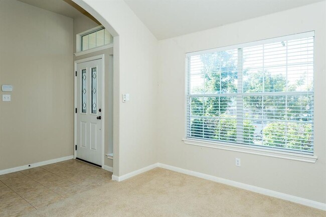 Foto del edificio - 1611 Briar Hill Dr